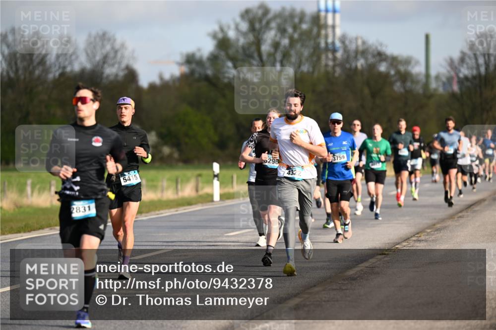 12.04.2026 - 45. Internationalen Wilhelmsburger Insellauf Dr. Thomas Lammeyer http://msf.ph/oto/9432378 12.04.2026 09:14:45 Laufen 2831, 5415, 5298, 432, 3759 meine-sportfotos.de