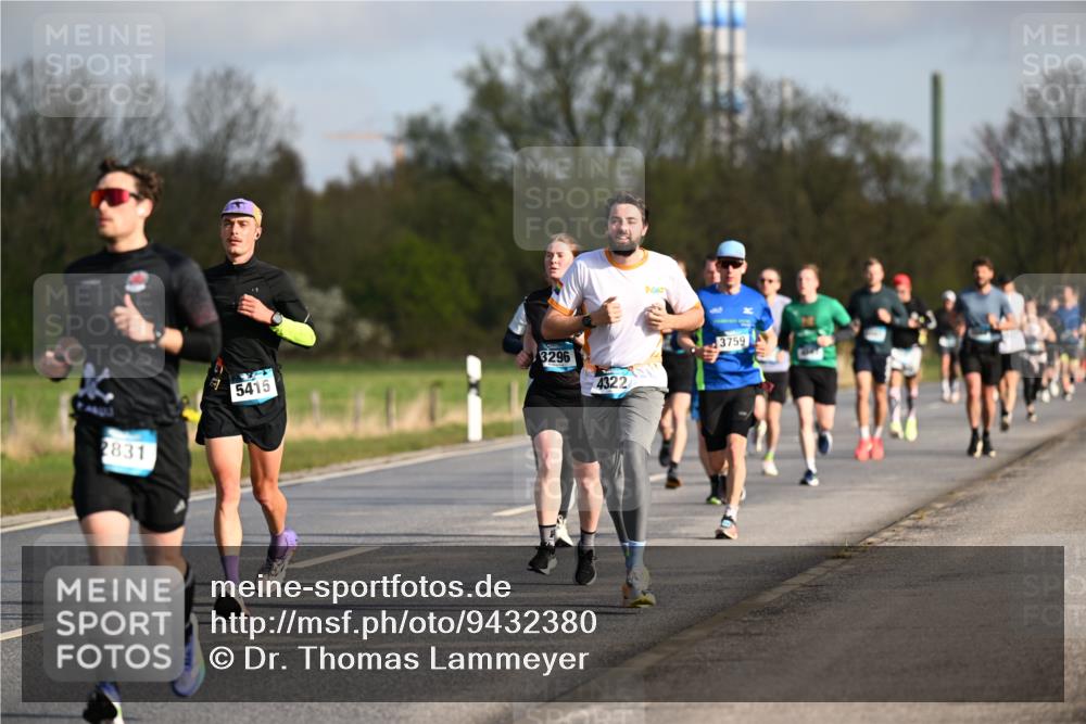 12.04.2026 - 45. Internationalen Wilhelmsburger Insellauf Dr. Thomas Lammeyer http://msf.ph/oto/9432380 12.04.2026 09:14:45 Laufen 2831, 3296, 5415, 4322, 3759 meine-sportfotos.de