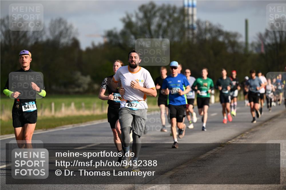 12.04.2026 - 45. Internationalen Wilhelmsburger Insellauf Dr. Thomas Lammeyer http://msf.ph/oto/9432388 12.04.2026 09:14:46 Laufen 329, 5415, 432, 3759 meine-sportfotos.de