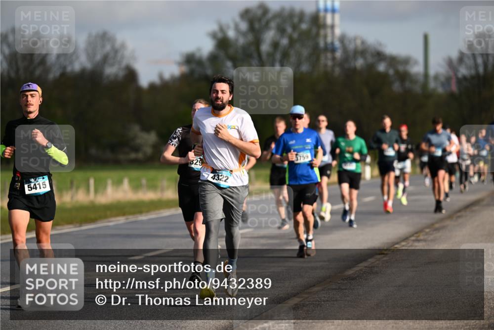 12.04.2026 - 45. Internationalen Wilhelmsburger Insellauf Dr. Thomas Lammeyer http://msf.ph/oto/9432389 12.04.2026 09:14:47 Laufen 329, 5415, 4322, 5759 meine-sportfotos.de