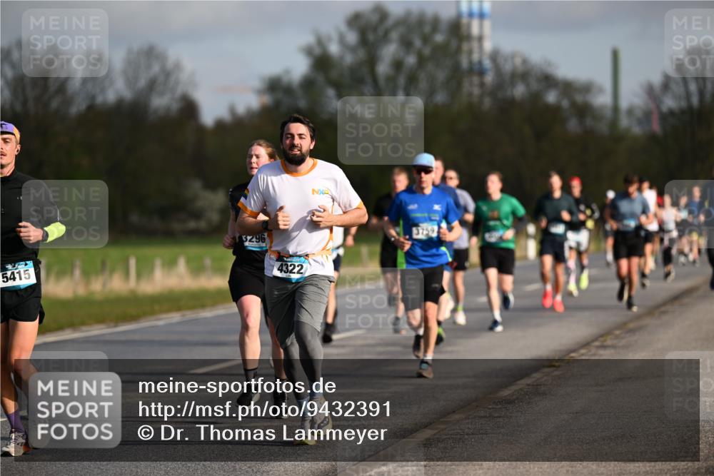 12.04.2026 - 45. Internationalen Wilhelmsburger Insellauf Dr. Thomas Lammeyer http://msf.ph/oto/9432391 12.04.2026 09:14:47 Laufen 5415, 3296, 4322, 3759 meine-sportfotos.de