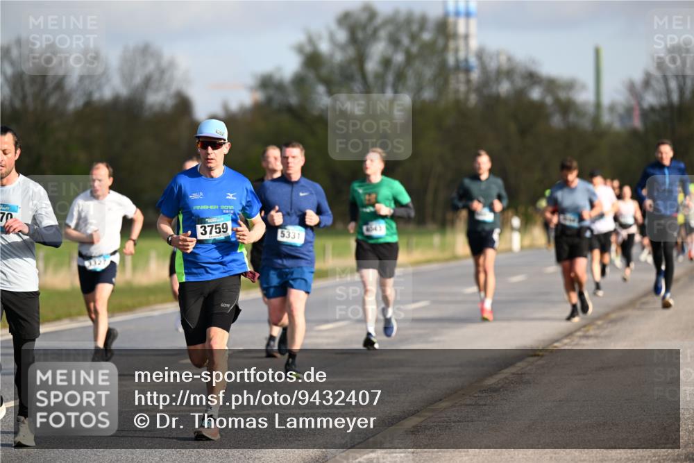 12.04.2026 - 45. Internationalen Wilhelmsburger Insellauf Dr. Thomas Lammeyer http://msf.ph/oto/9432407 12.04.2026 09:14:50 Laufen 70, 2016, 3327, 3759, 4343, 5331 meine-sportfotos.de