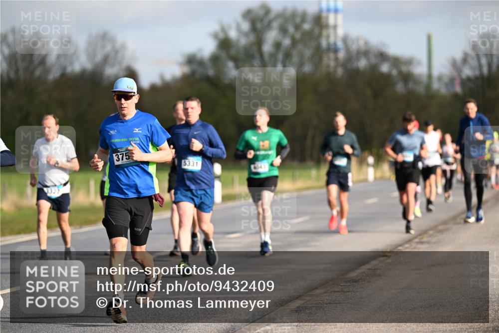 12.04.2026 - 45. Internationalen Wilhelmsburger Insellauf Dr. Thomas Lammeyer http://msf.ph/oto/9432409 12.04.2026 09:14:50 Laufen 3327, 2016, 375, 5331, 4343 meine-sportfotos.de