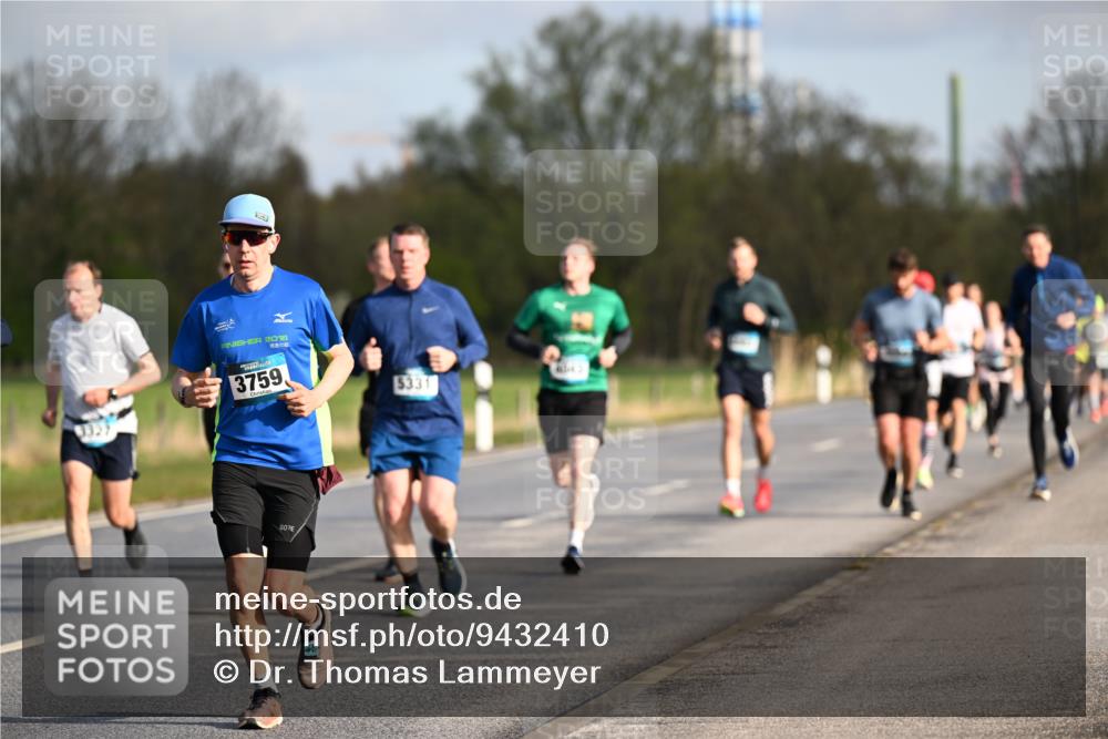 12.04.2026 - 45. Internationalen Wilhelmsburger Insellauf Dr. Thomas Lammeyer http://msf.ph/oto/9432410 12.04.2026 09:14:50 Laufen 3327, 2016, 3759, 5331 meine-sportfotos.de