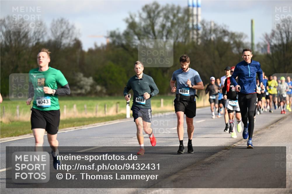 12.04.2026 - 45. Internationalen Wilhelmsburger Insellauf Dr. Thomas Lammeyer http://msf.ph/oto/9432431 12.04.2026 09:14:53 Laufen 4043, 4883, 4884, 4829 meine-sportfotos.de