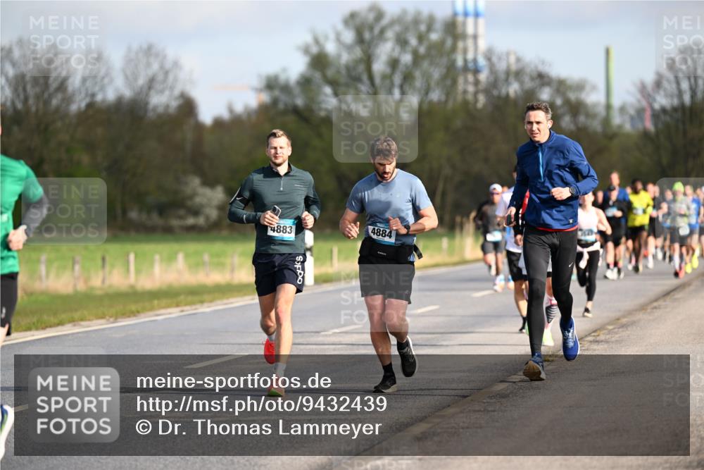12.04.2026 - 45. Internationalen Wilhelmsburger Insellauf Dr. Thomas Lammeyer http://msf.ph/oto/9432439 12.04.2026 09:14:54 Laufen 4883, 4884 meine-sportfotos.de