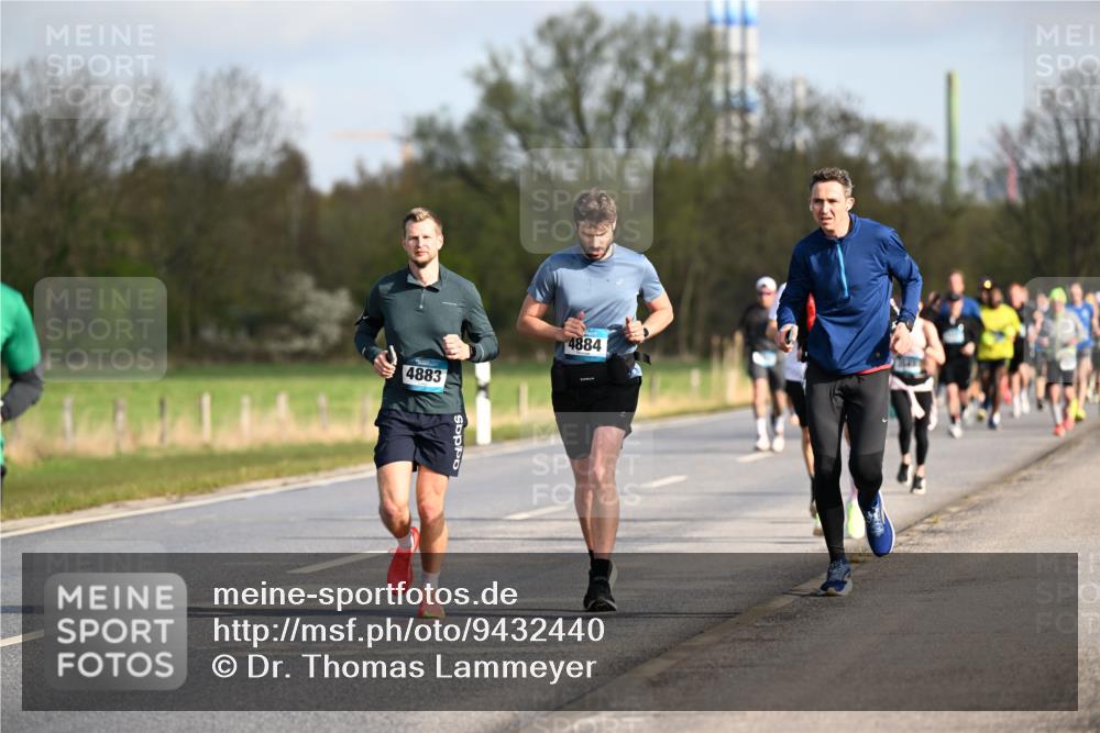 12.04.2026 - 45. Internationalen Wilhelmsburger Insellauf Dr. Thomas Lammeyer http://msf.ph/oto/9432440 12.04.2026 09:14:55 Laufen 4883, 4884 meine-sportfotos.de