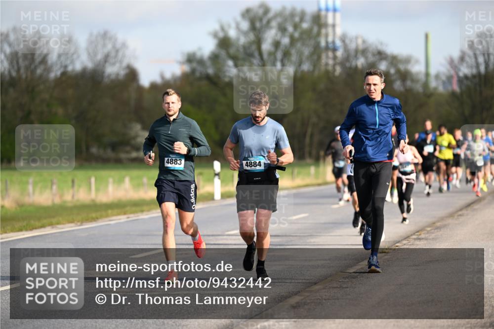 12.04.2026 - 45. Internationalen Wilhelmsburger Insellauf Dr. Thomas Lammeyer http://msf.ph/oto/9432442 12.04.2026 09:14:55 Laufen 4883, 4884 meine-sportfotos.de