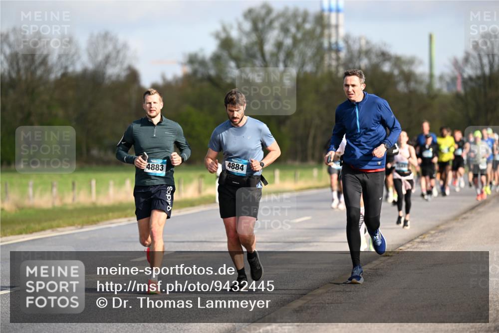 12.04.2026 - 45. Internationalen Wilhelmsburger Insellauf Dr. Thomas Lammeyer http://msf.ph/oto/9432445 12.04.2026 09:14:55 Laufen 4883, 4884 meine-sportfotos.de