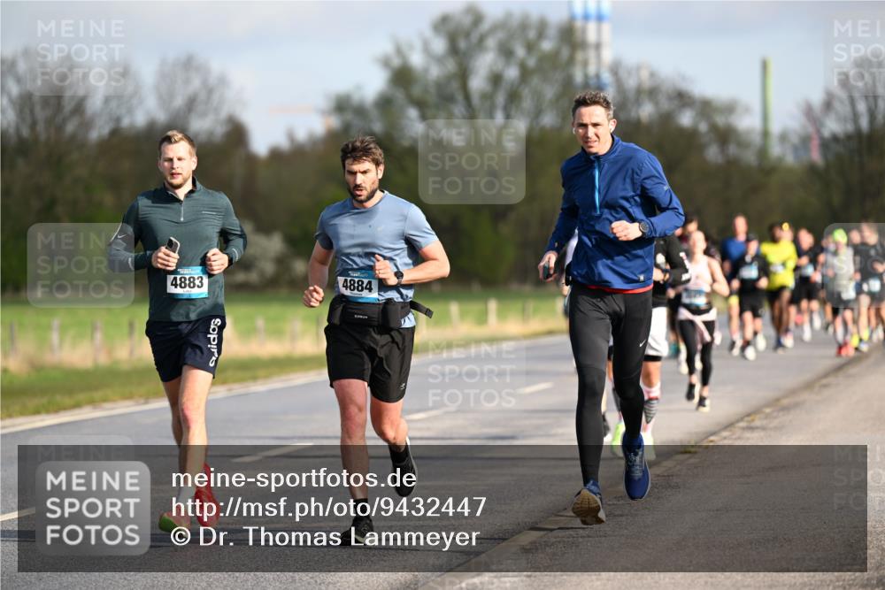 12.04.2026 - 45. Internationalen Wilhelmsburger Insellauf Dr. Thomas Lammeyer http://msf.ph/oto/9432447 12.04.2026 09:14:56 Laufen 4883, 4884 meine-sportfotos.de