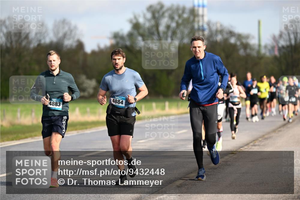12.04.2026 - 45. Internationalen Wilhelmsburger Insellauf Dr. Thomas Lammeyer http://msf.ph/oto/9432448 12.04.2026 09:14:56 Laufen 4883, 4884 meine-sportfotos.de