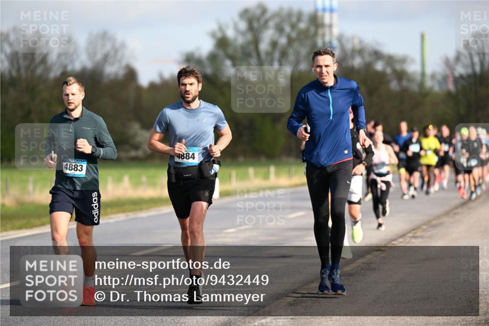 12.04.2026 - 45. Internationalen Wilhelmsburger Insellauf Dr. Thomas Lammeyer http://msf.ph/oto/9432449 12.04.2026 09:14:56 Laufen 4883, 4884 meine-sportfotos.de