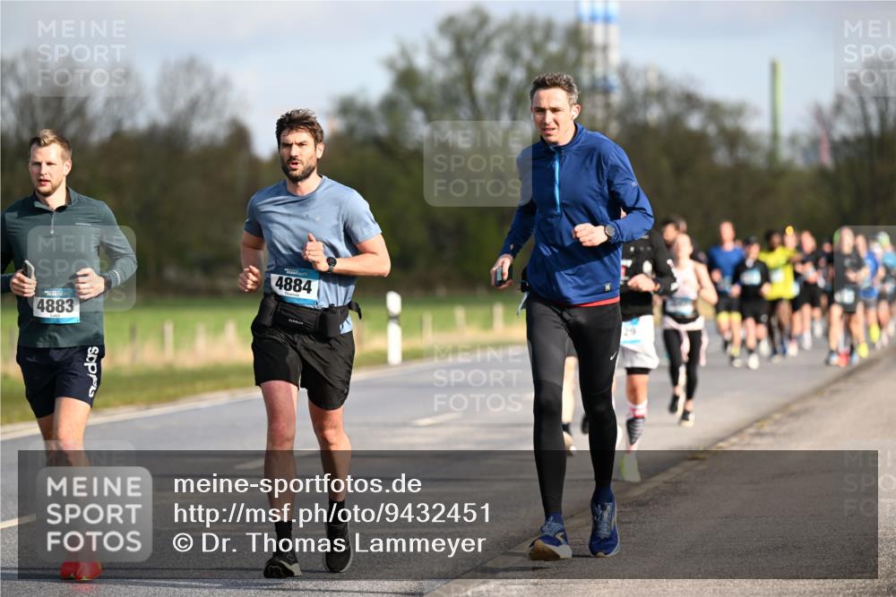 12.04.2026 - 45. Internationalen Wilhelmsburger Insellauf Dr. Thomas Lammeyer http://msf.ph/oto/9432451 12.04.2026 09:14:57 Laufen 4883, 4884 meine-sportfotos.de