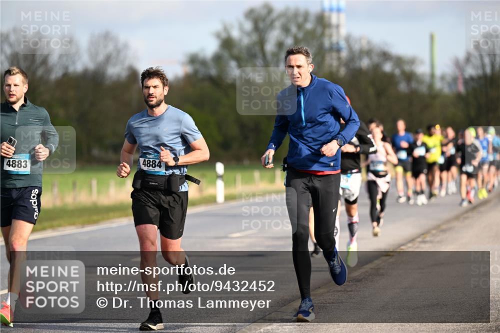 12.04.2026 - 45. Internationalen Wilhelmsburger Insellauf Dr. Thomas Lammeyer http://msf.ph/oto/9432452 12.04.2026 09:14:57 Laufen 4883, 4884 meine-sportfotos.de