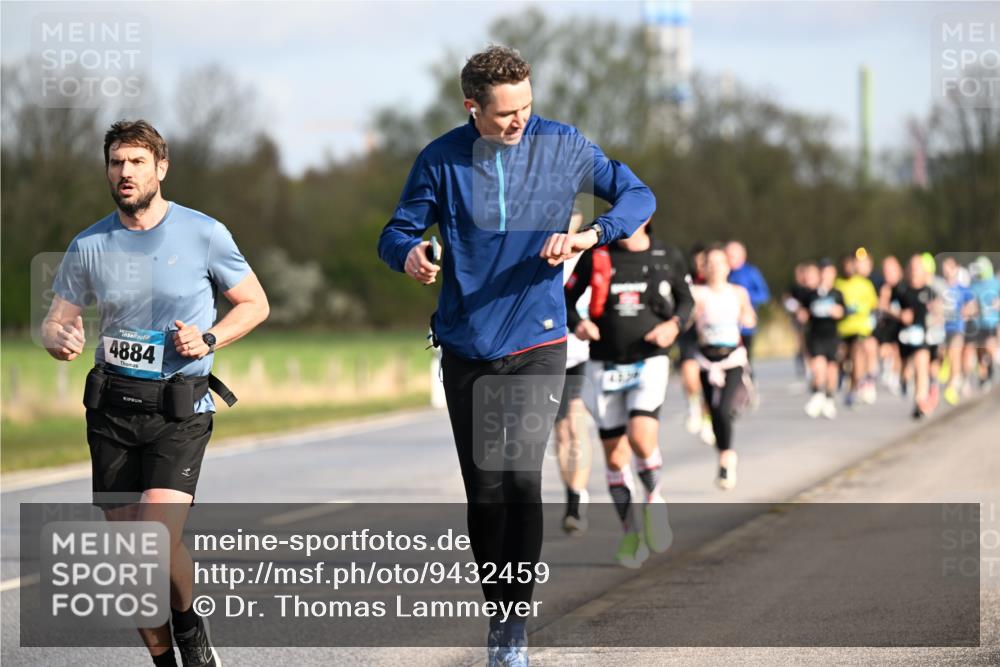 12.04.2026 - 45. Internationalen Wilhelmsburger Insellauf Dr. Thomas Lammeyer http://msf.ph/oto/9432459 12.04.2026 09:14:58 Laufen 4884, 43, 28 meine-sportfotos.de