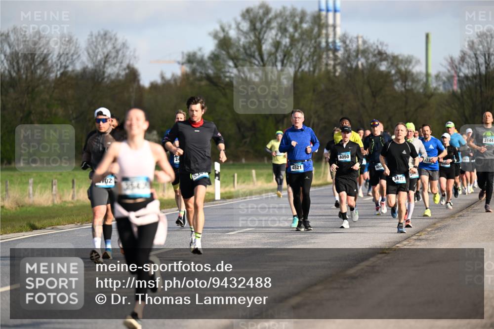 12.04.2026 - 45. Internationalen Wilhelmsburger Insellauf Dr. Thomas Lammeyer http://msf.ph/oto/9432488 12.04.2026 09:15:02 Laufen 02, 53, 4521, 4050, 400, 3447, 323, 4496, 3144 meine-sportfotos.de