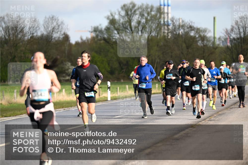 12.04.2026 - 45. Internationalen Wilhelmsburger Insellauf Dr. Thomas Lammeyer http://msf.ph/oto/9432492 12.04.2026 09:15:03 Laufen 4521, 5344, 4050, 4000, 3238, 4493, 3447, 3605, 144 meine-sportfotos.de