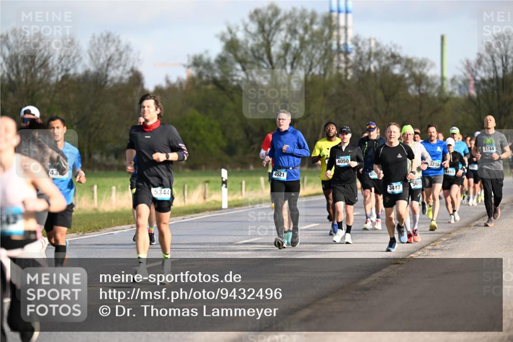 12.04.2026 - 45. Internationalen Wilhelmsburger Insellauf Dr. Thomas Lammeyer http://msf.ph/oto/9432496 12.04.2026 09:15:03 Laufen 43, 5344, 4521, 4050, 400, 3447, 3605, 3238, 4493, 3144 meine-sportfotos.de