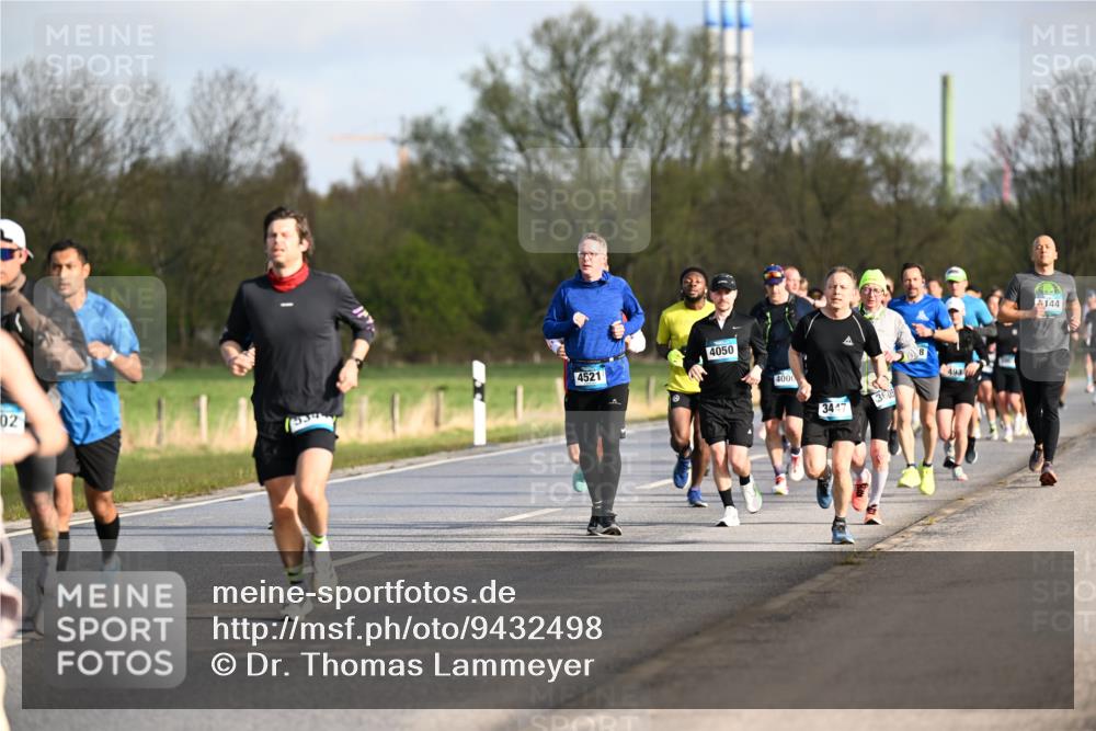 12.04.2026 - 45. Internationalen Wilhelmsburger Insellauf Dr. Thomas Lammeyer http://msf.ph/oto/9432498 12.04.2026 09:15:04 Laufen 02, 4521, 4050, 4000, 3447, 3605, 493, 144 meine-sportfotos.de