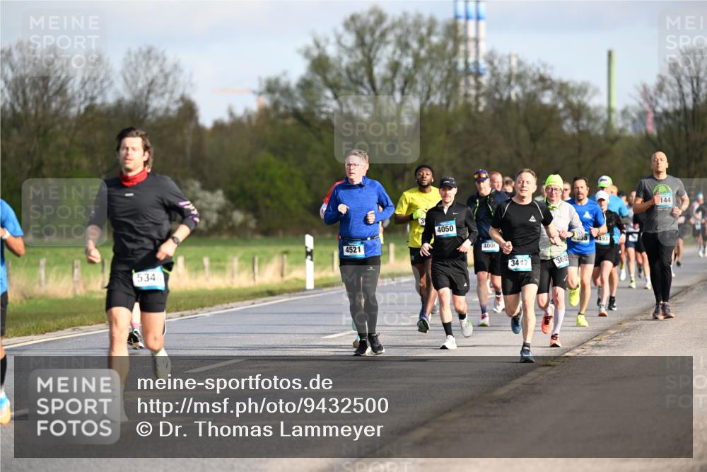 12.04.2026 - 45. Internationalen Wilhelmsburger Insellauf Dr. Thomas Lammeyer http://msf.ph/oto/9432500 12.04.2026 09:15:04 Laufen 4521, 534, 3, 4050, 4000, 3447, 3605, 493, 144 meine-sportfotos.de