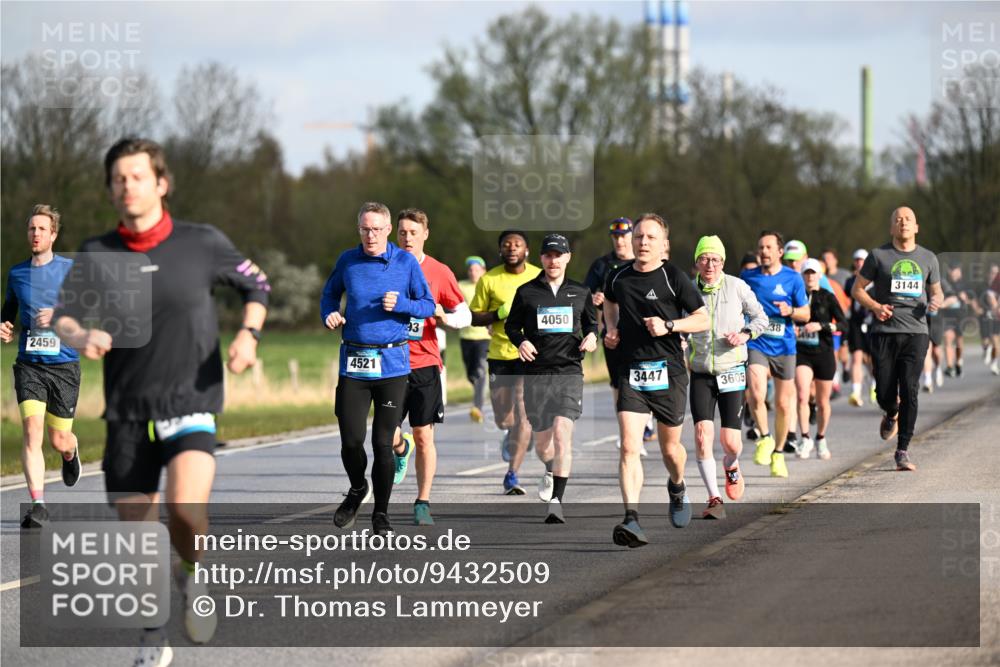 12.04.2026 - 45. Internationalen Wilhelmsburger Insellauf Dr. Thomas Lammeyer http://msf.ph/oto/9432509 12.04.2026 09:15:06 Laufen 2459, 4521, 93, 4050, 3447, 3605, 38, 3144 meine-sportfotos.de