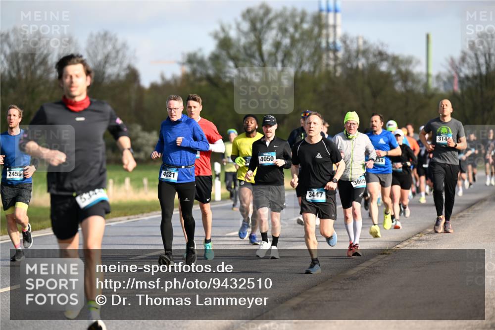 12.04.2026 - 45. Internationalen Wilhelmsburger Insellauf Dr. Thomas Lammeyer http://msf.ph/oto/9432510 12.04.2026 09:15:06 Laufen 2459, 534, 4521, 4050, 3605, 3447, 238, 314 meine-sportfotos.de