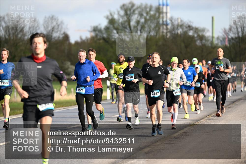 12.04.2026 - 45. Internationalen Wilhelmsburger Insellauf Dr. Thomas Lammeyer http://msf.ph/oto/9432511 12.04.2026 09:15:06 Laufen 2459, 4521, 301, 4050, 238, 1493, 3447, 3605, 3144 meine-sportfotos.de