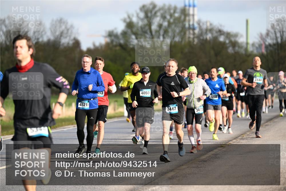 12.04.2026 - 45. Internationalen Wilhelmsburger Insellauf Dr. Thomas Lammeyer http://msf.ph/oto/9432514 12.04.2026 09:15:07 Laufen 4521, 93, 4050, 3447, 3605, 3238, 3144 meine-sportfotos.de