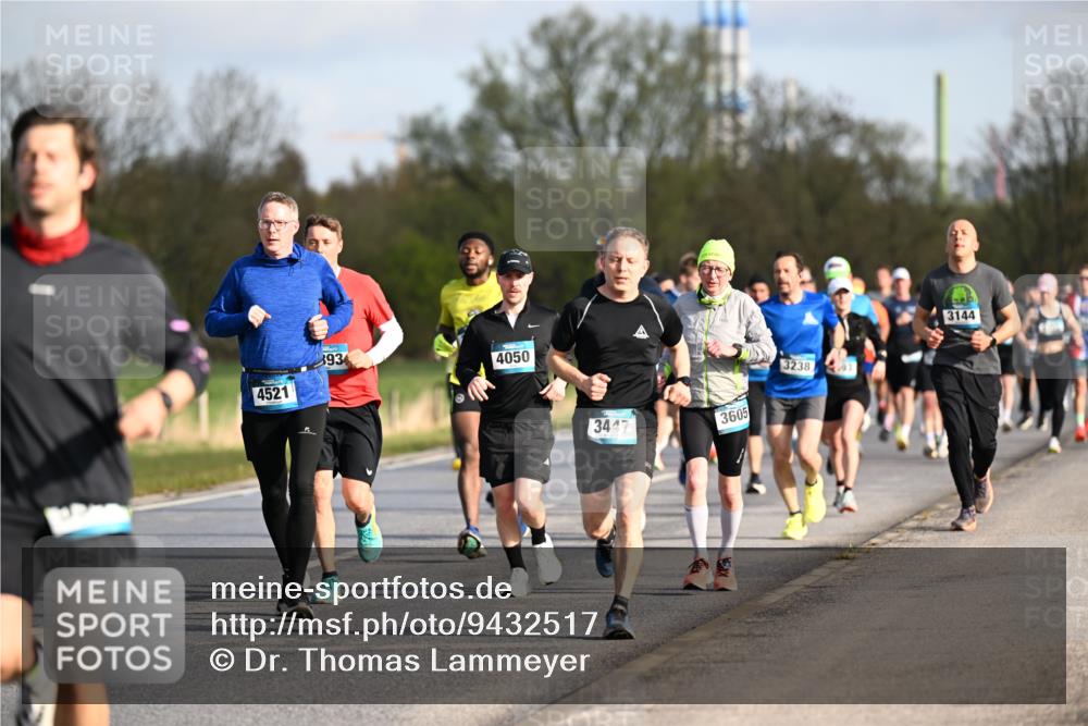 12.04.2026 - 45. Internationalen Wilhelmsburger Insellauf Dr. Thomas Lammeyer http://msf.ph/oto/9432517 12.04.2026 09:15:07 Laufen 4521, 393, 4050, 3447, 3605, 3238, 3144 meine-sportfotos.de