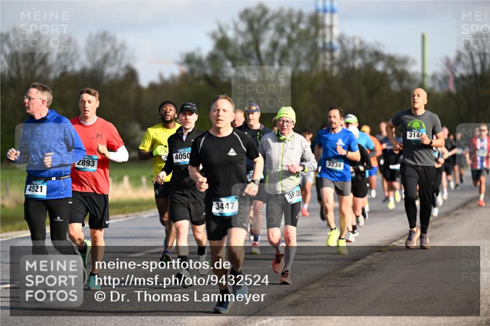 12.04.2026 - 45. Internationalen Wilhelmsburger Insellauf Dr. Thomas Lammeyer http://msf.ph/oto/9432524 12.04.2026 09:15:08 Laufen 4521, 2893, 4050, 3447, 3605, 3238, 3146 meine-sportfotos.de