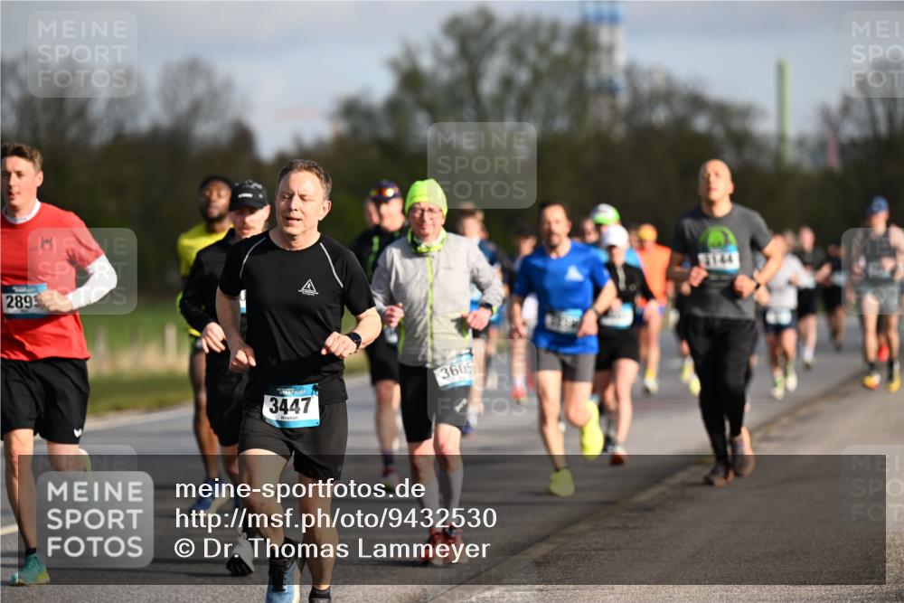 12.04.2026 - 45. Internationalen Wilhelmsburger Insellauf Dr. Thomas Lammeyer http://msf.ph/oto/9432530 12.04.2026 09:15:09 Laufen 2895, 3447, 3605, 1144 meine-sportfotos.de