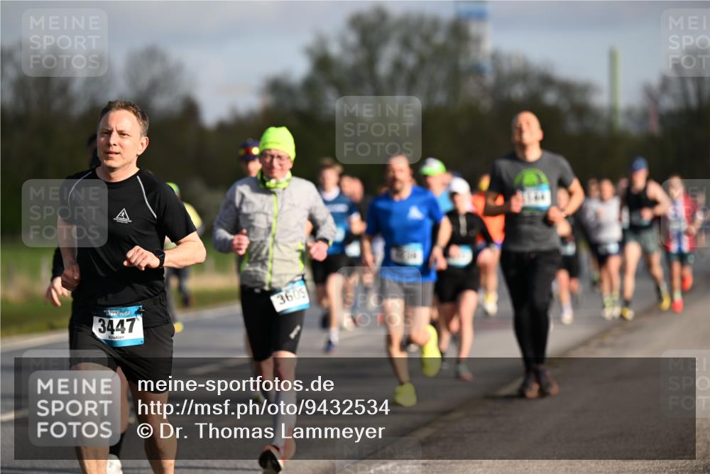 12.04.2026 - 45. Internationalen Wilhelmsburger Insellauf Dr. Thomas Lammeyer http://msf.ph/oto/9432534 12.04.2026 09:15:10 Laufen 3447, 3605 meine-sportfotos.de