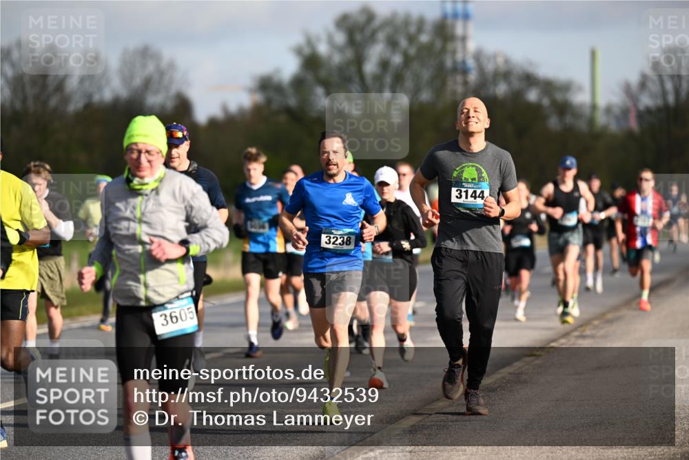 12.04.2026 - 45. Internationalen Wilhelmsburger Insellauf Dr. Thomas Lammeyer http://msf.ph/oto/9432539 12.04.2026 09:15:11 Laufen 3605, 3238, 3144 meine-sportfotos.de