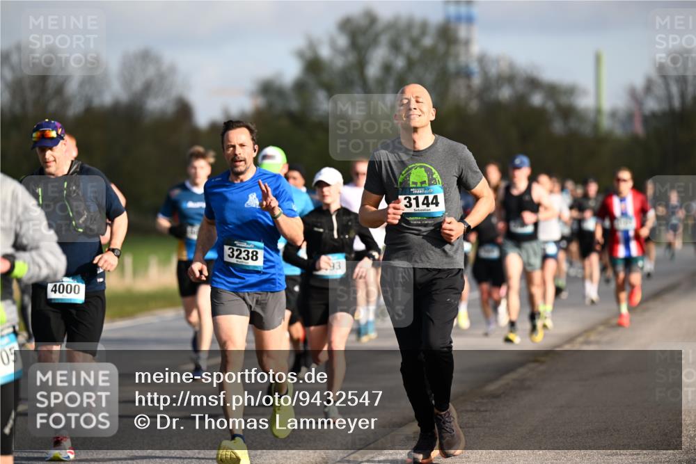 12.04.2026 - 45. Internationalen Wilhelmsburger Insellauf Dr. Thomas Lammeyer http://msf.ph/oto/9432547 12.04.2026 09:15:12 Laufen 05, 4000, 3238, 93, 3144 meine-sportfotos.de