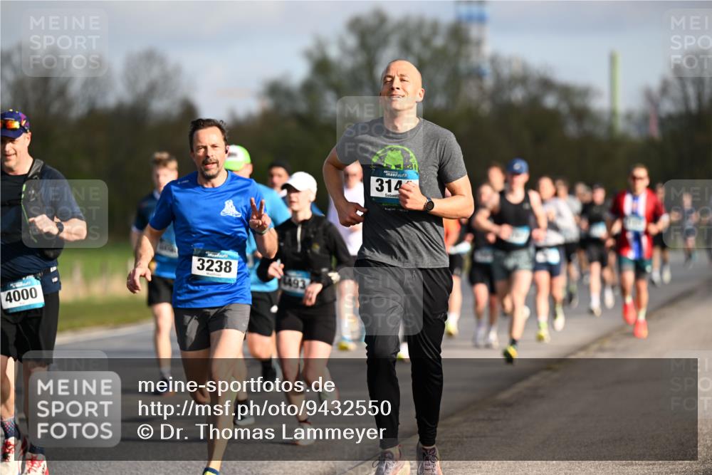 12.04.2026 - 45. Internationalen Wilhelmsburger Insellauf Dr. Thomas Lammeyer http://msf.ph/oto/9432550 12.04.2026 09:15:12 Laufen 4000, 3238, 314 meine-sportfotos.de