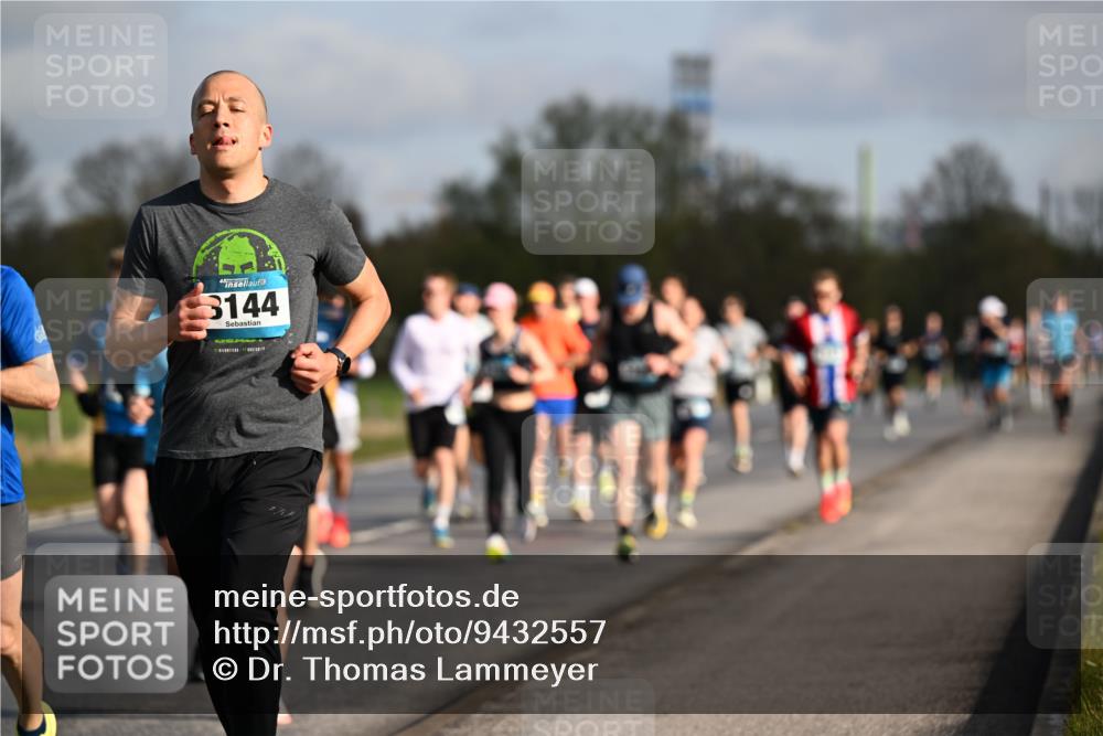12.04.2026 - 45. Internationalen Wilhelmsburger Insellauf Dr. Thomas Lammeyer http://msf.ph/oto/9432557 12.04.2026 09:15:14 Laufen 3144 meine-sportfotos.de