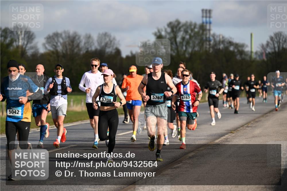 12.04.2026 - 45. Internationalen Wilhelmsburger Insellauf Dr. Thomas Lammeyer http://msf.ph/oto/9432564 12.04.2026 09:15:16 Laufen 5708, 5042, 5767, 55, 4163 meine-sportfotos.de