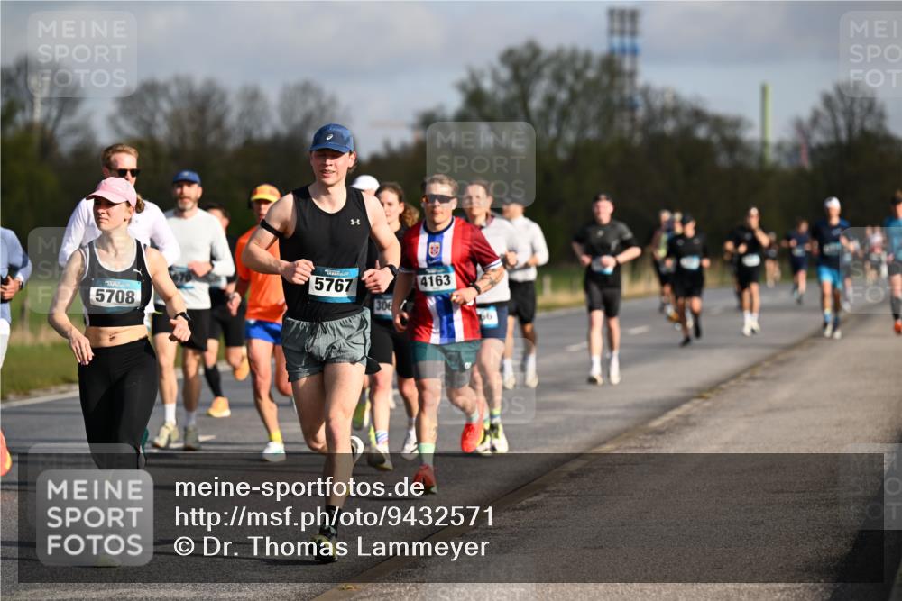 12.04.2026 - 45. Internationalen Wilhelmsburger Insellauf Dr. Thomas Lammeyer http://msf.ph/oto/9432571 12.04.2026 09:15:17 Laufen 5708, 5767, 306, 4163, 66 meine-sportfotos.de