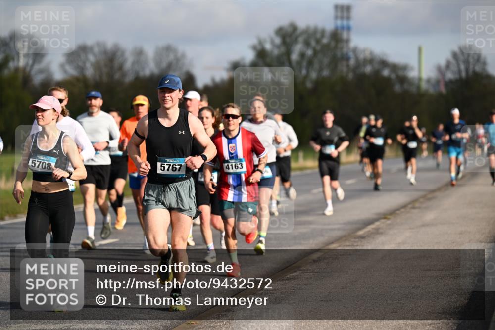 12.04.2026 - 45. Internationalen Wilhelmsburger Insellauf Dr. Thomas Lammeyer http://msf.ph/oto/9432572 12.04.2026 09:15:17 Laufen 5708, 5767, 4163 meine-sportfotos.de