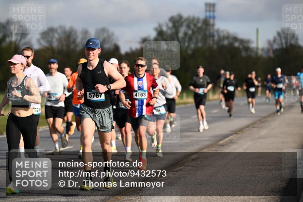 12.04.2026 - 45. Internationalen Wilhelmsburger Insellauf Dr. Thomas Lammeyer http://msf.ph/oto/9432573 12.04.2026 09:15:17 Laufen 5700, 523, 5767, 4163 meine-sportfotos.de