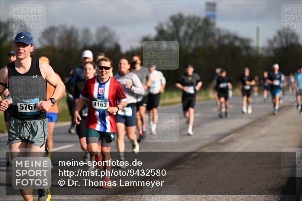 12.04.2026 - 45. Internationalen Wilhelmsburger Insellauf Dr. Thomas Lammeyer http://msf.ph/oto/9432580 12.04.2026 09:15:18 Laufen 5767, 4163 meine-sportfotos.de