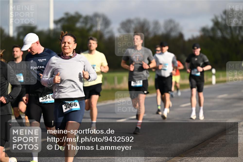 12.04.2026 - 45. Internationalen Wilhelmsburger Insellauf Dr. Thomas Lammeyer http://msf.ph/oto/9432592 12.04.2026 09:15:21 Laufen 3841, 3066 meine-sportfotos.de