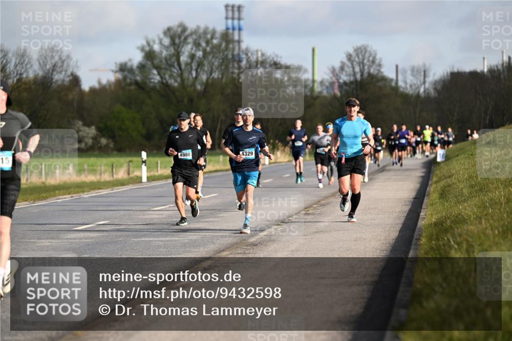 12.04.2026 - 45. Internationalen Wilhelmsburger Insellauf Dr. Thomas Lammeyer http://msf.ph/oto/9432598 12.04.2026 09:15:23 Laufen 15, 4980, 4329 meine-sportfotos.de