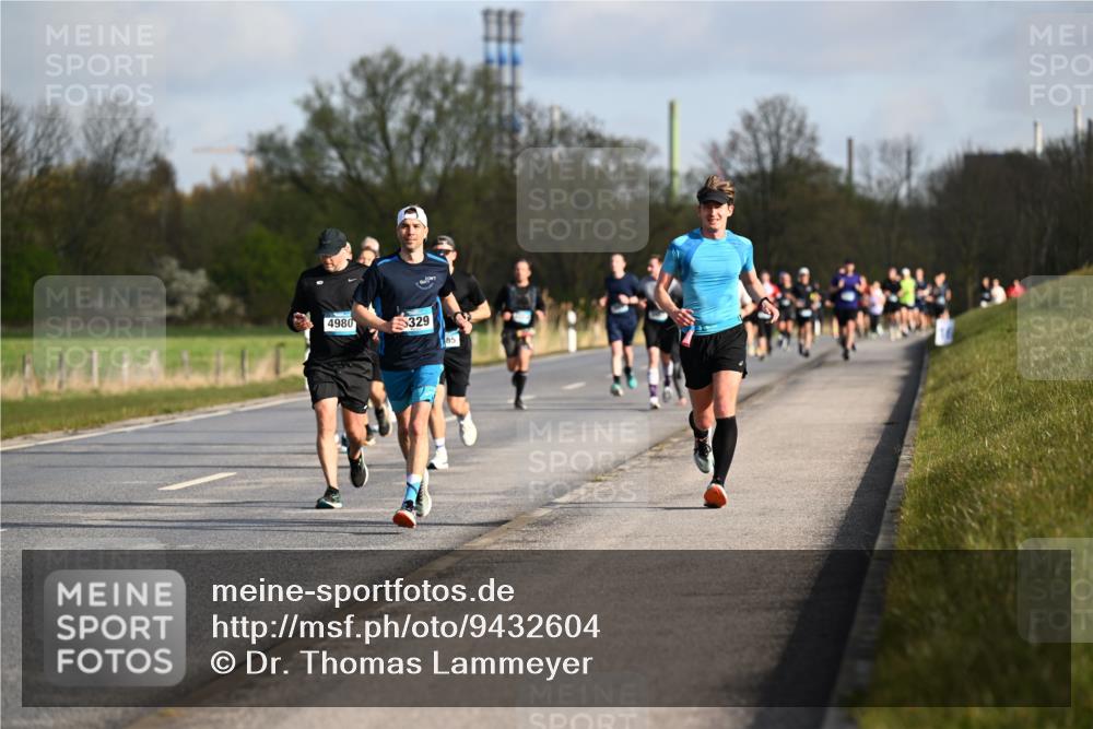 12.04.2026 - 45. Internationalen Wilhelmsburger Insellauf Dr. Thomas Lammeyer http://msf.ph/oto/9432604 12.04.2026 09:15:24 Laufen 4980, 329, 85 meine-sportfotos.de