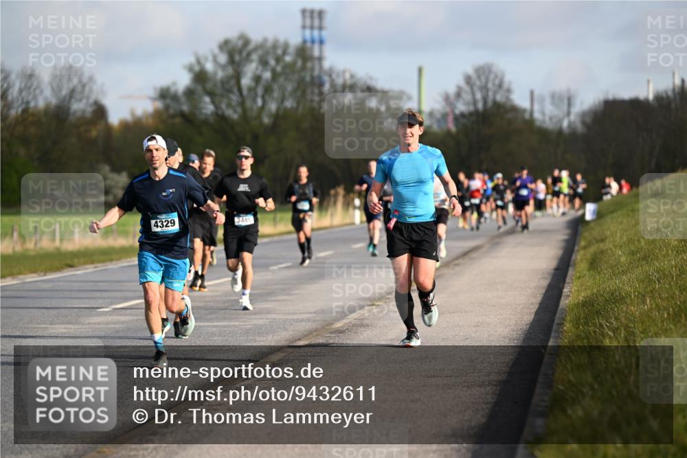 12.04.2026 - 45. Internationalen Wilhelmsburger Insellauf Dr. Thomas Lammeyer http://msf.ph/oto/9432611 12.04.2026 09:15:25 Laufen 4329, 3485 meine-sportfotos.de