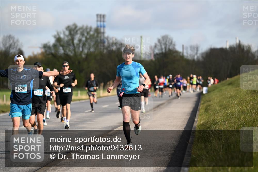 12.04.2026 - 45. Internationalen Wilhelmsburger Insellauf Dr. Thomas Lammeyer http://msf.ph/oto/9432613 12.04.2026 09:15:26 Laufen 4329, 4980, 3485 meine-sportfotos.de