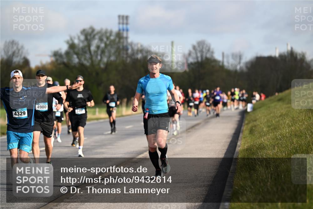 12.04.2026 - 45. Internationalen Wilhelmsburger Insellauf Dr. Thomas Lammeyer http://msf.ph/oto/9432614 12.04.2026 09:15:26 Laufen 4329, 4980 meine-sportfotos.de