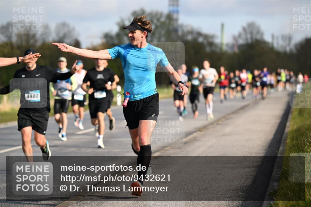 12.04.2026 - 45. Internationalen Wilhelmsburger Insellauf Dr. Thomas Lammeyer http://msf.ph/oto/9432621 12.04.2026 09:15:27 Laufen 4980 meine-sportfotos.de