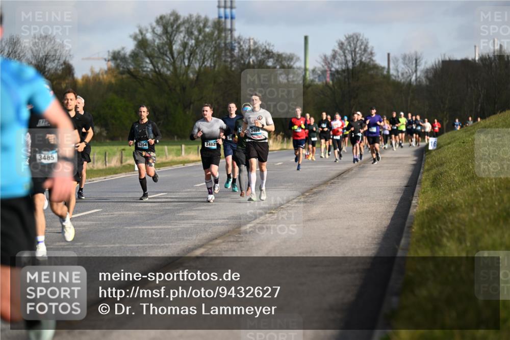 12.04.2026 - 45. Internationalen Wilhelmsburger Insellauf Dr. Thomas Lammeyer http://msf.ph/oto/9432627 12.04.2026 09:15:29 Laufen 5254, 2482, 3485, 32488 meine-sportfotos.de
