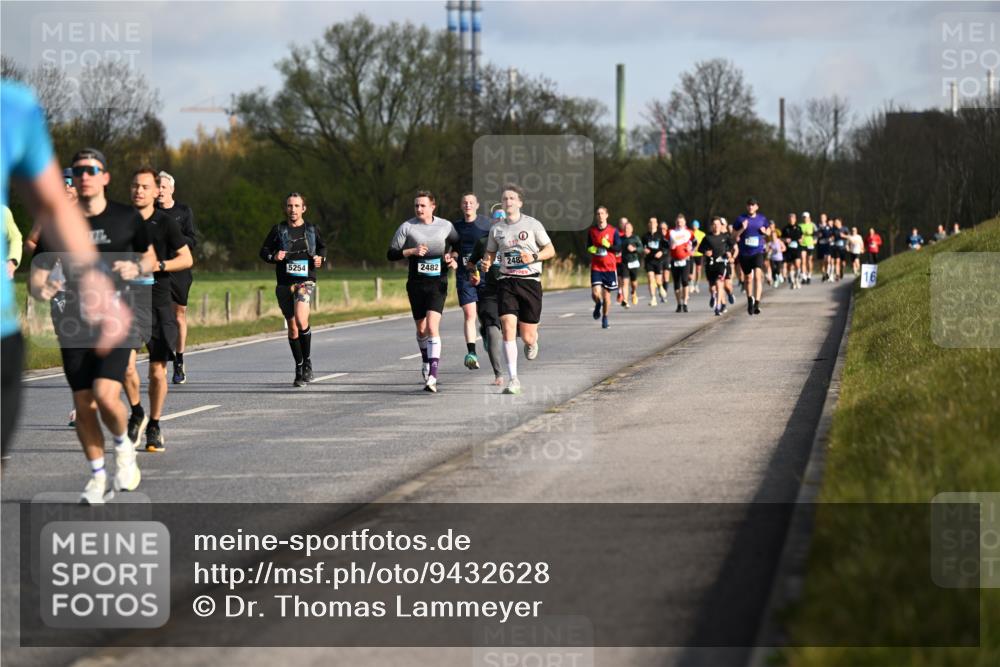 12.04.2026 - 45. Internationalen Wilhelmsburger Insellauf Dr. Thomas Lammeyer http://msf.ph/oto/9432628 12.04.2026 09:15:29 Laufen 5254, 2482, 248 meine-sportfotos.de